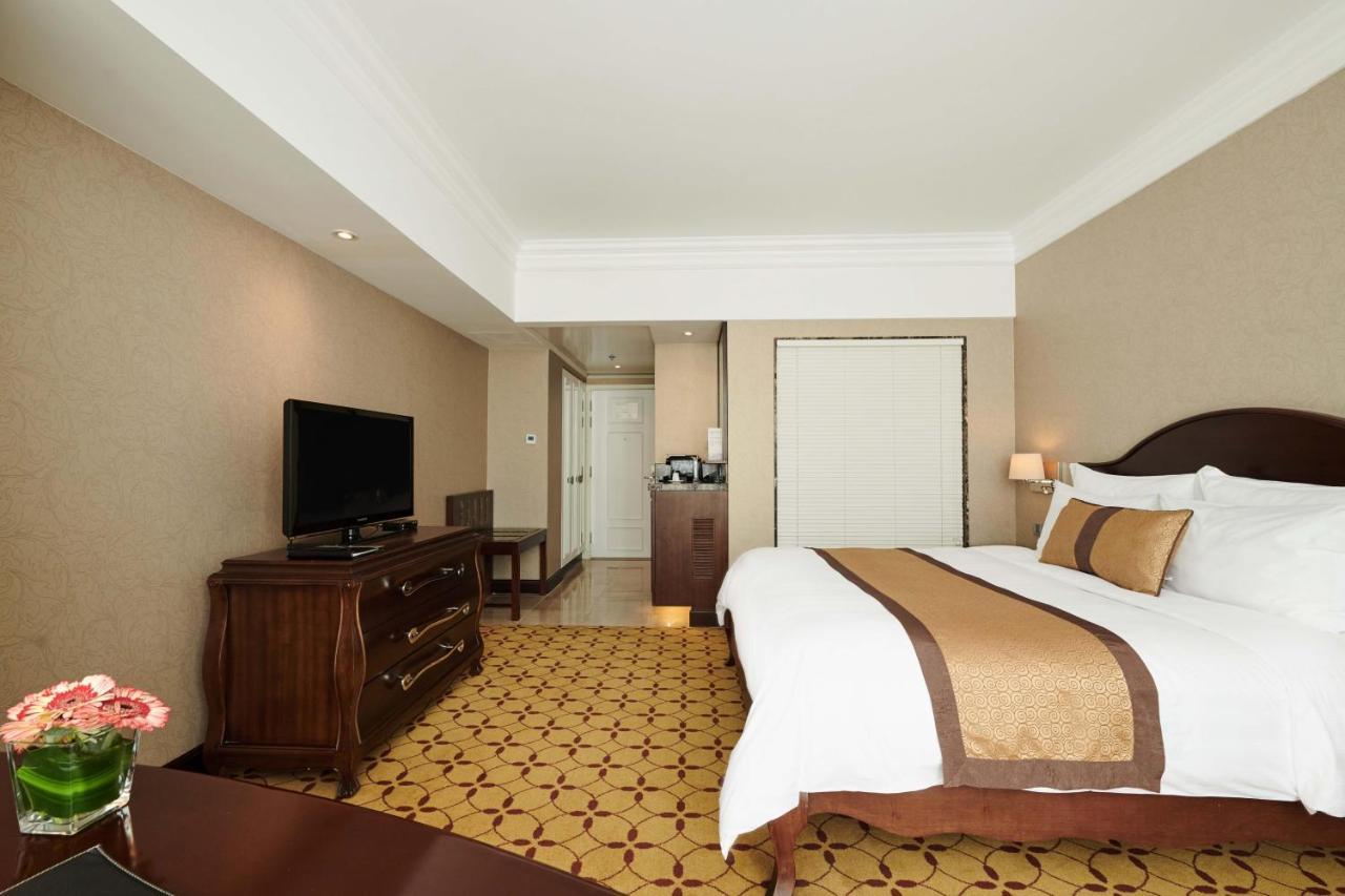Club Deluxe Double or Twin Room