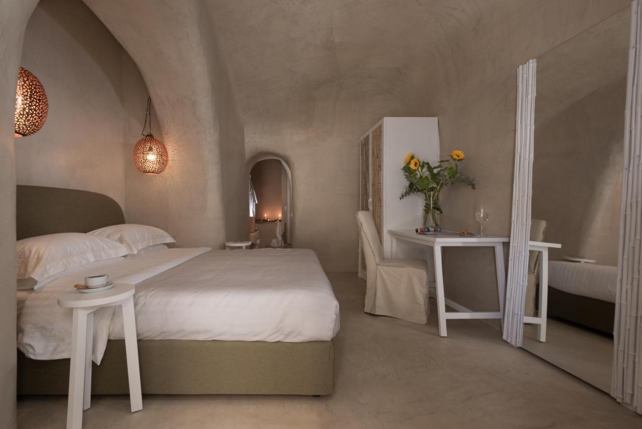 Executive Cave Suite heated Hot Tub ®