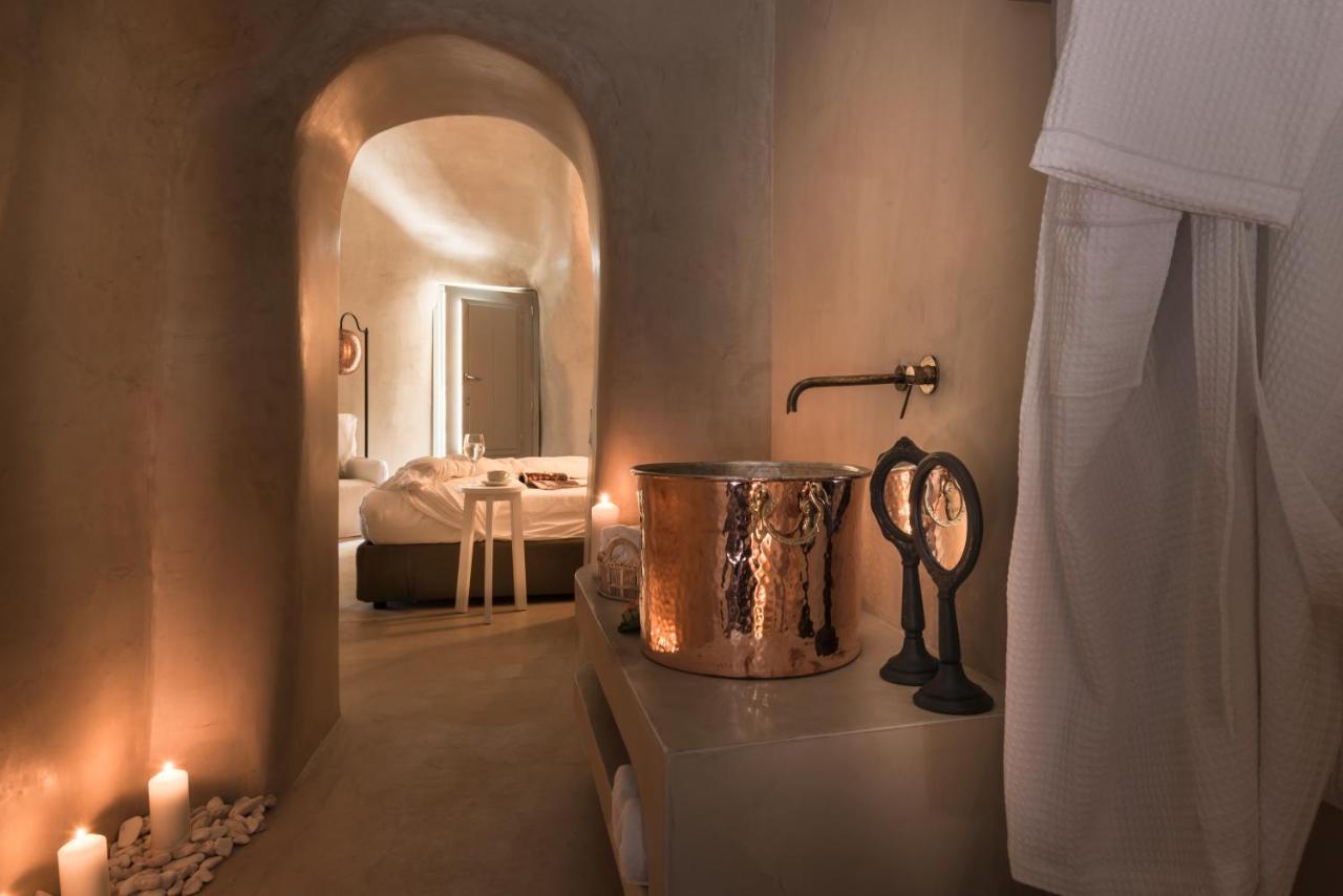 Executive Cave Suite heated Hot Tub ®