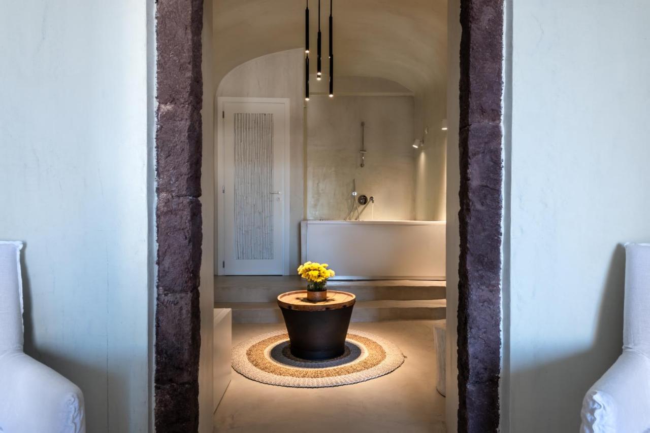 Executive Cave Suite heated Hot Tub ®