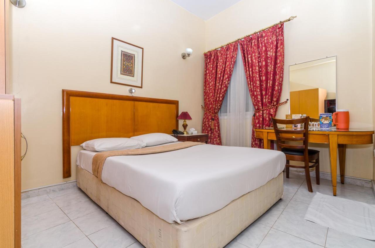 Standard Queen Room
