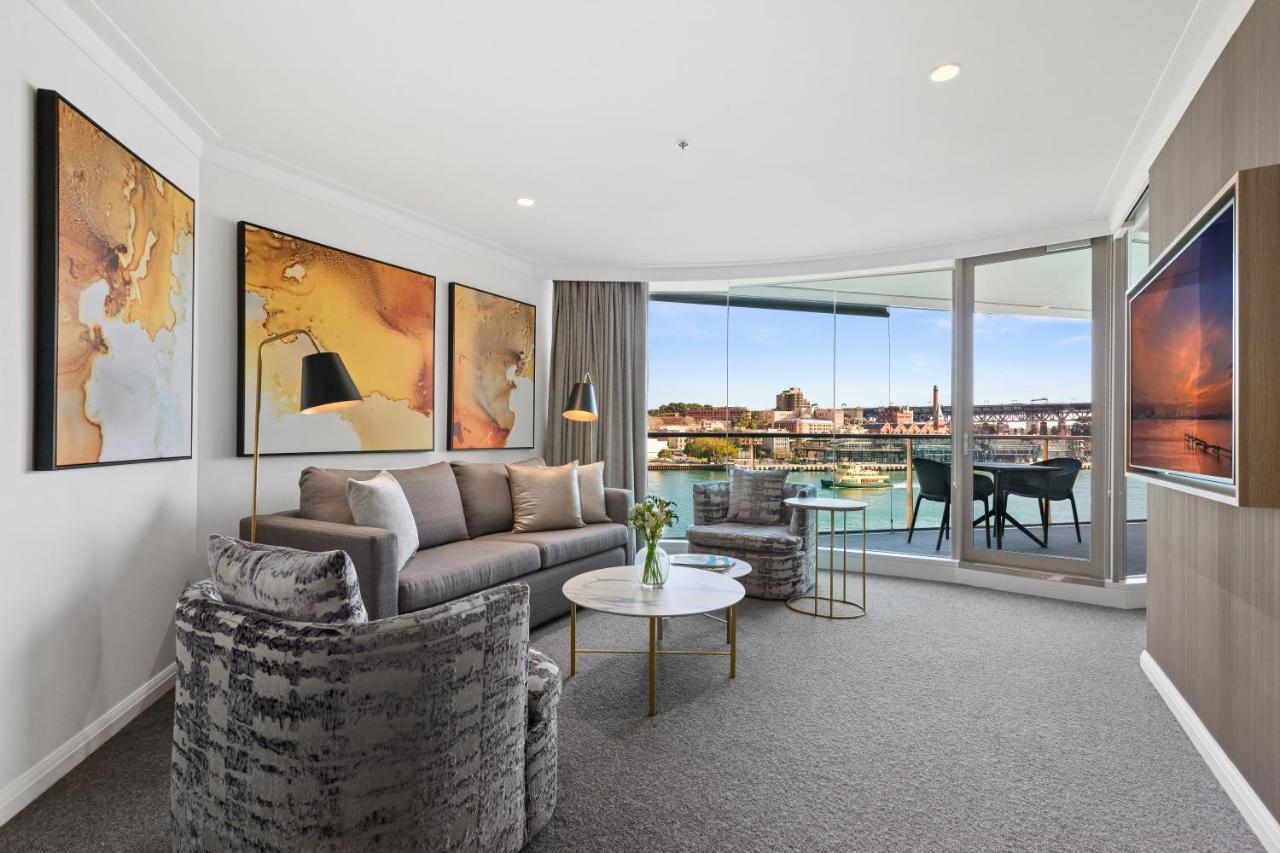 Deluxe One-Bedroom Apartment with Harbour View