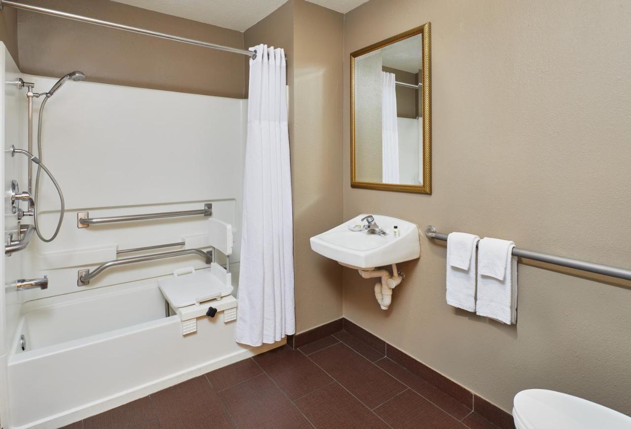 Queen Room Two Queen Beds Mobility Access Tub or Non-Smoking,1016528323:JPEG