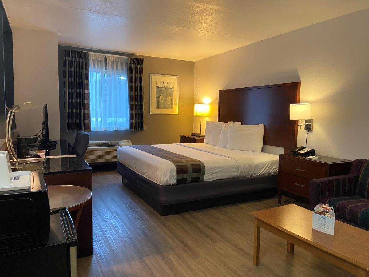 Deluxe King Room - Non-Smoking