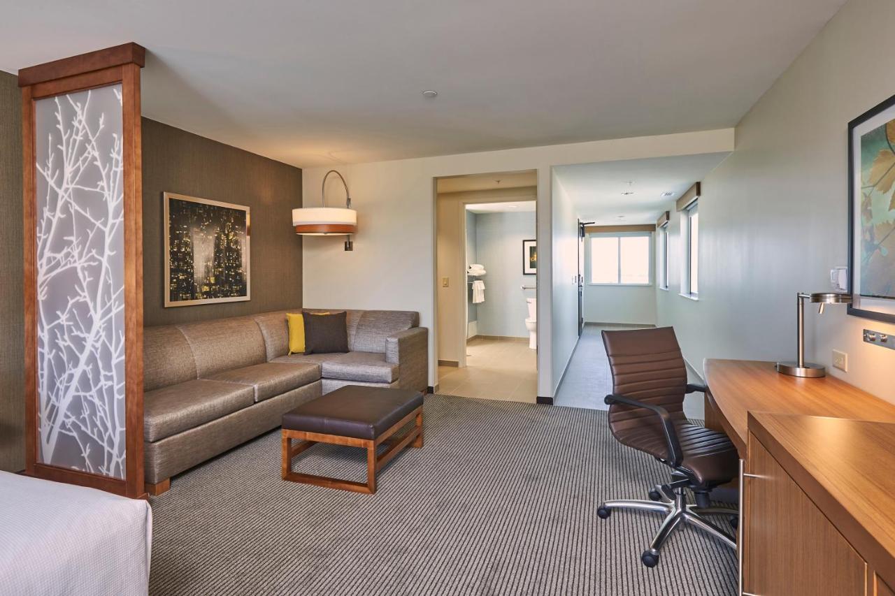 Queen Room with Sofa Bed and Roll-In Shower - Disability Access