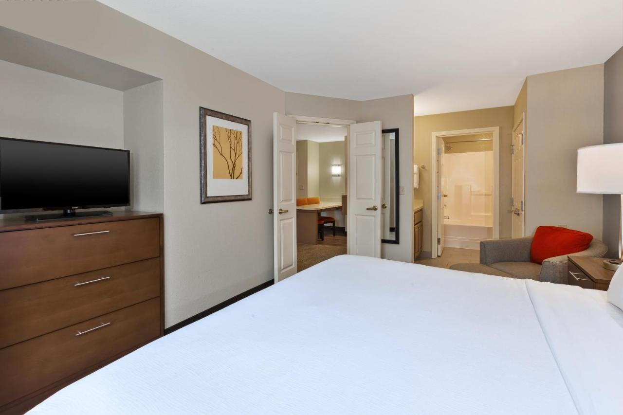 One-Bedroom King Suite