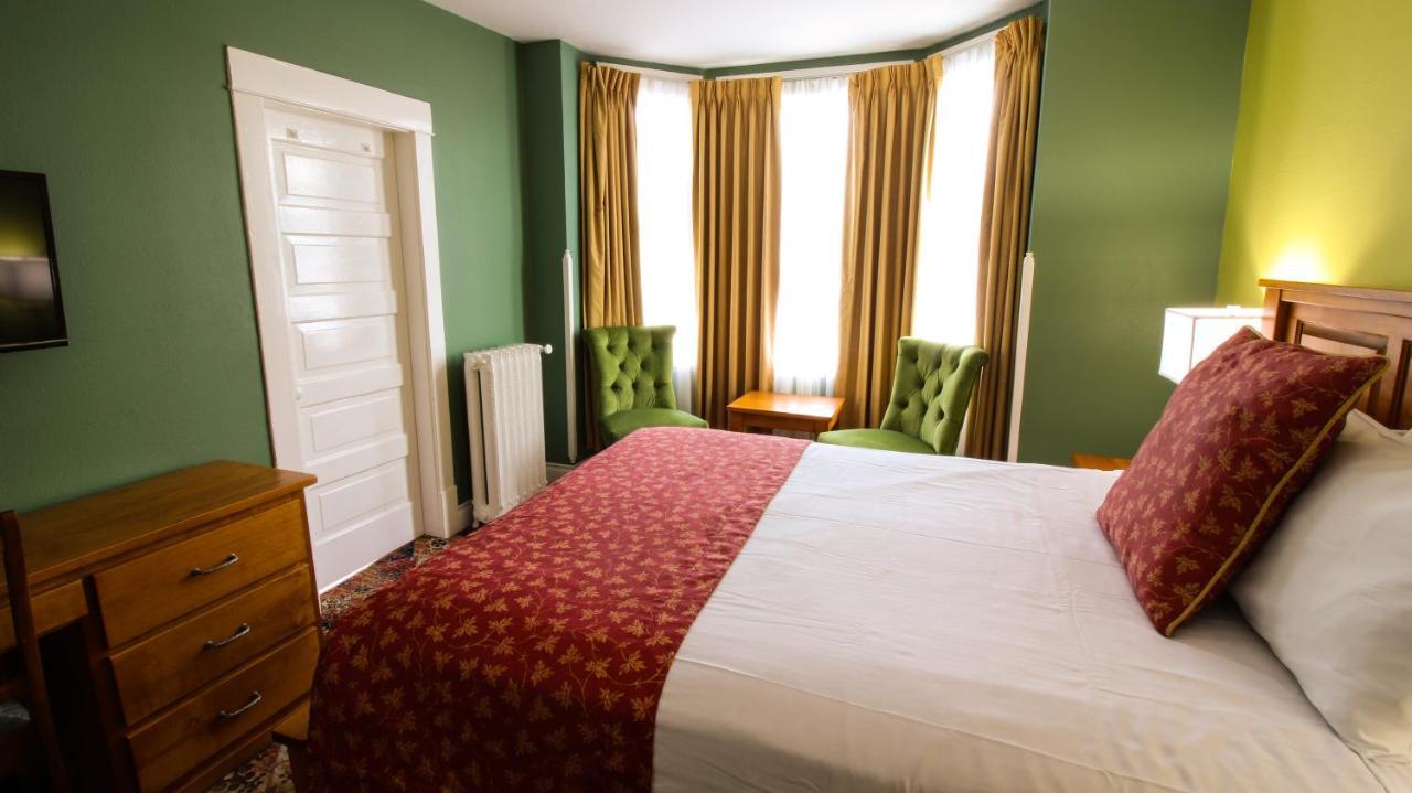 Classic Queen Room
