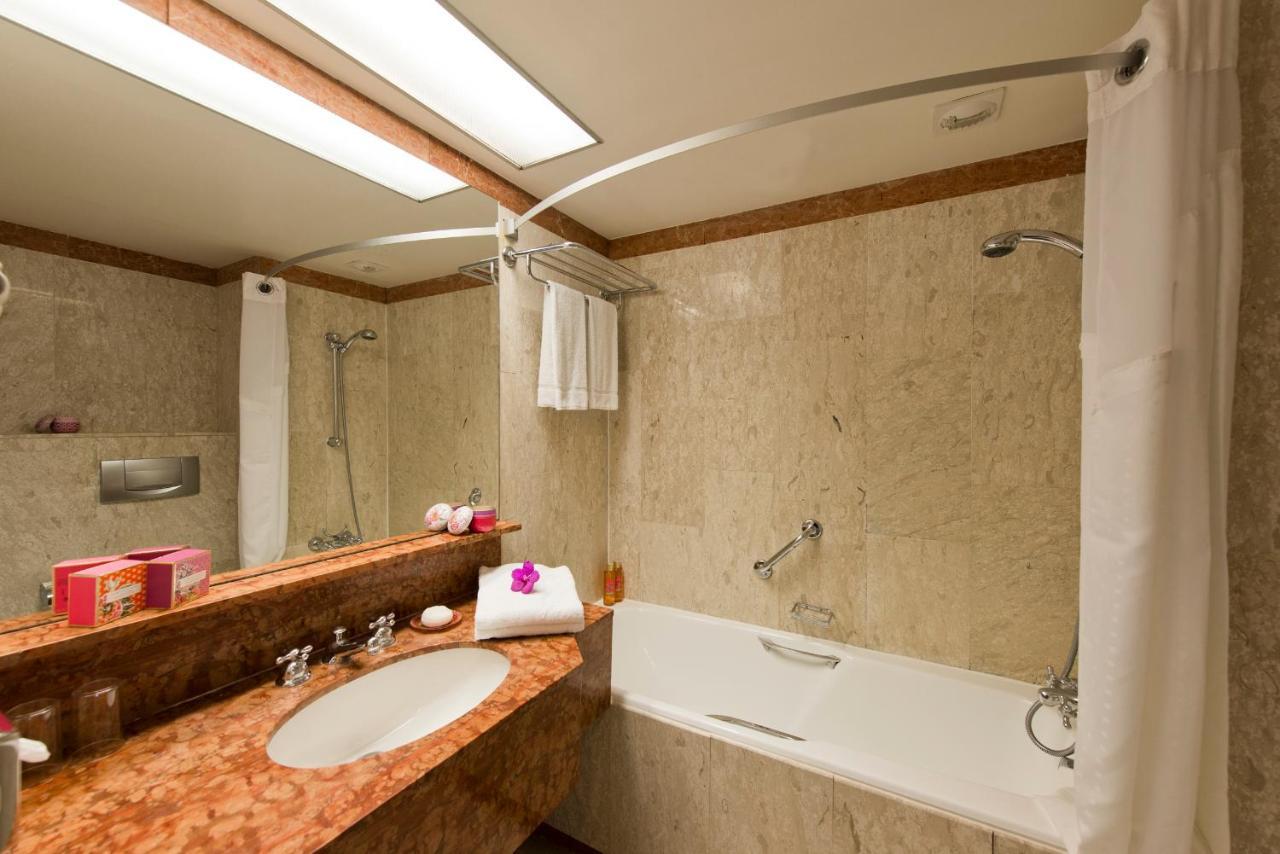 King Suite Non-Smoking