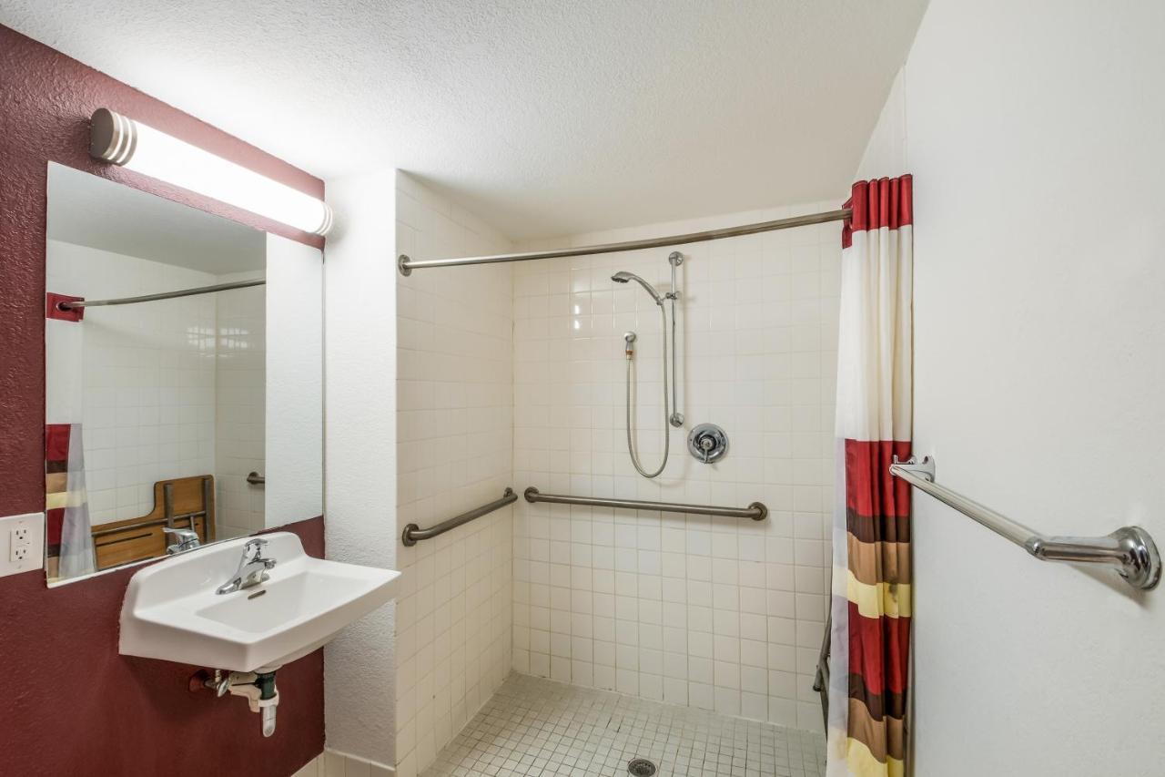Queen Room Two Queen Beds – Disability Access – Non-Smoking
