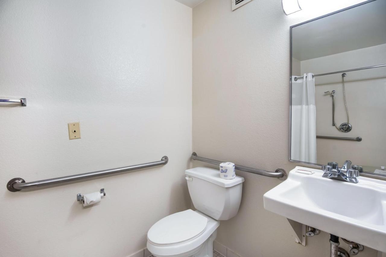 Studio Queen Room Disability Access Non-Smoking