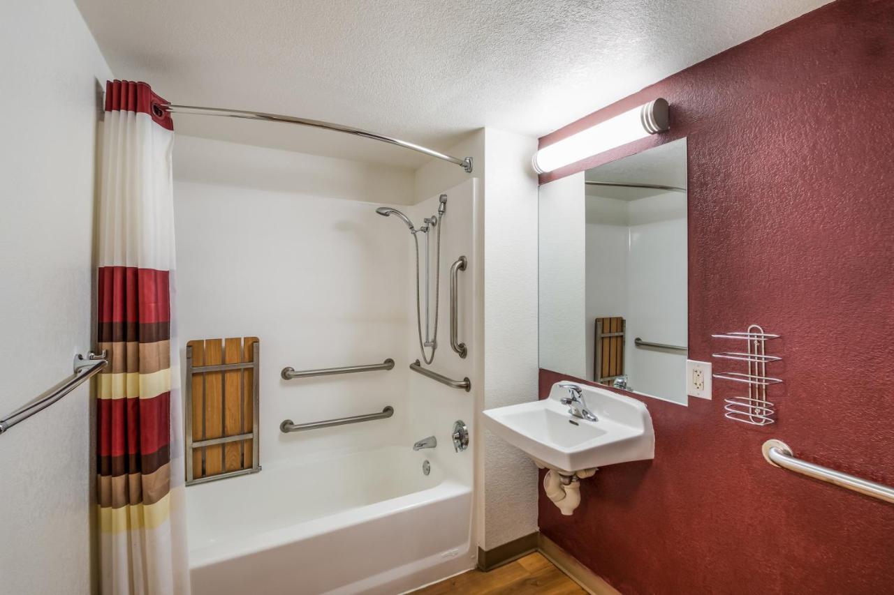 Queen Room One Bed – Disability Access – Non-Smoking