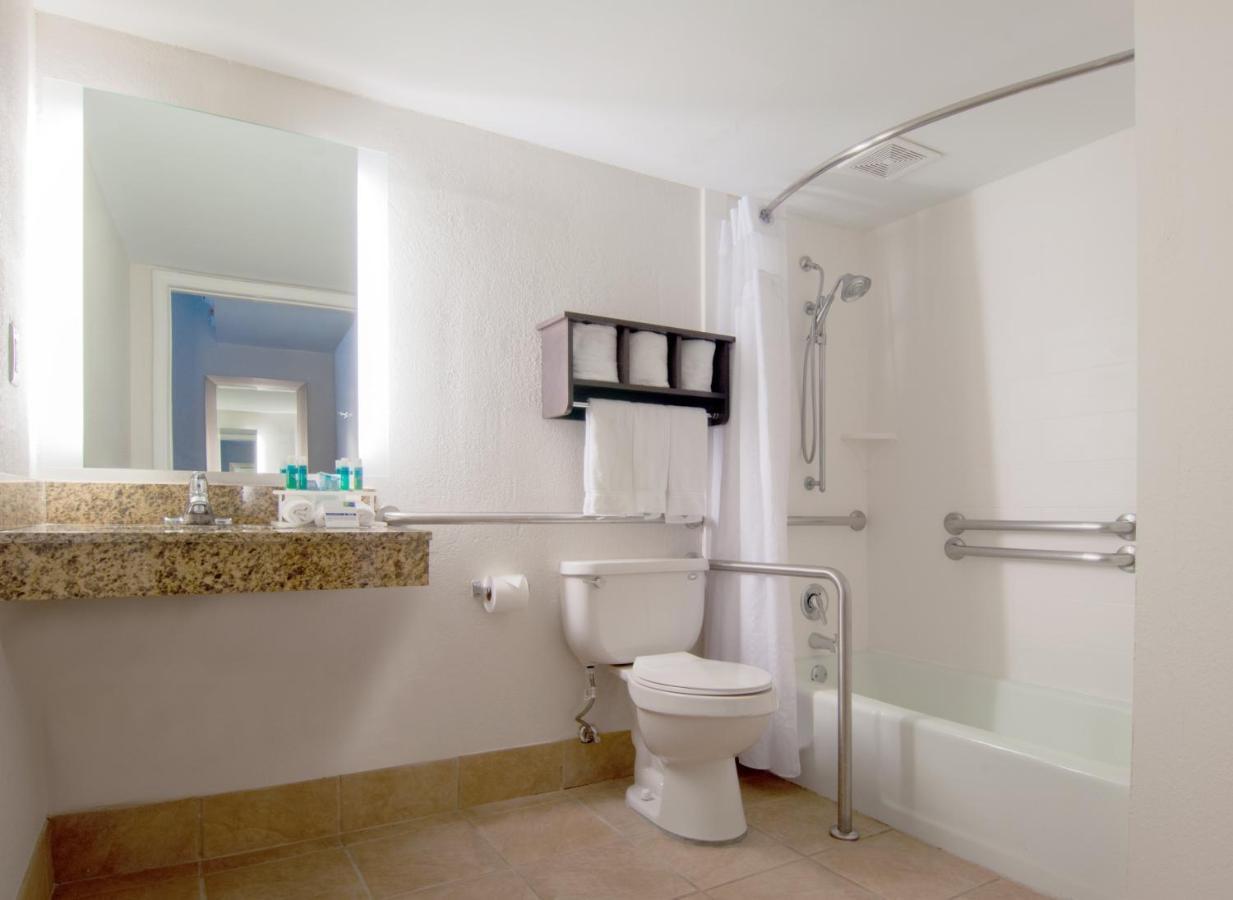 Standard King Room with Accessible Tub - Mobility Access