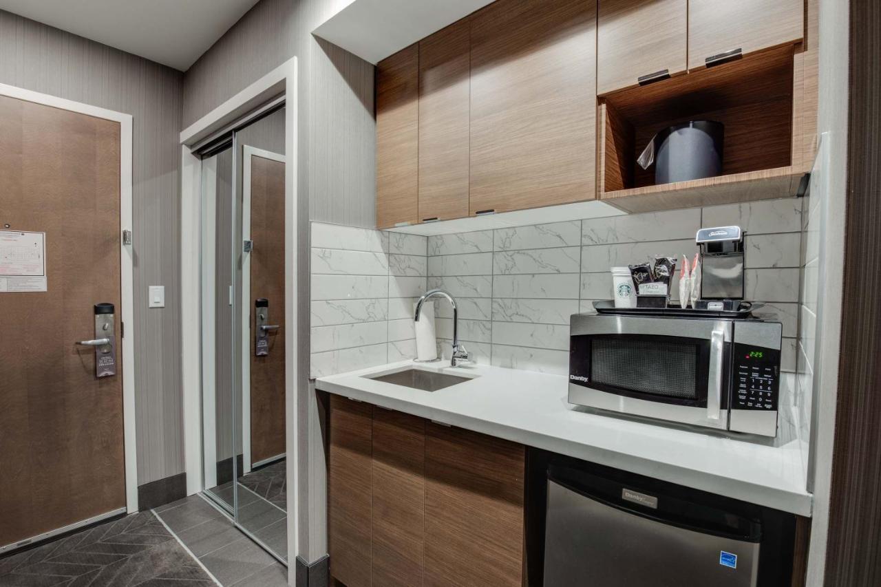 Studio Suite, 1 King Bed, Kitchenette