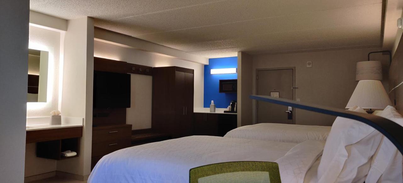 Standard Room with Two Queen Beds