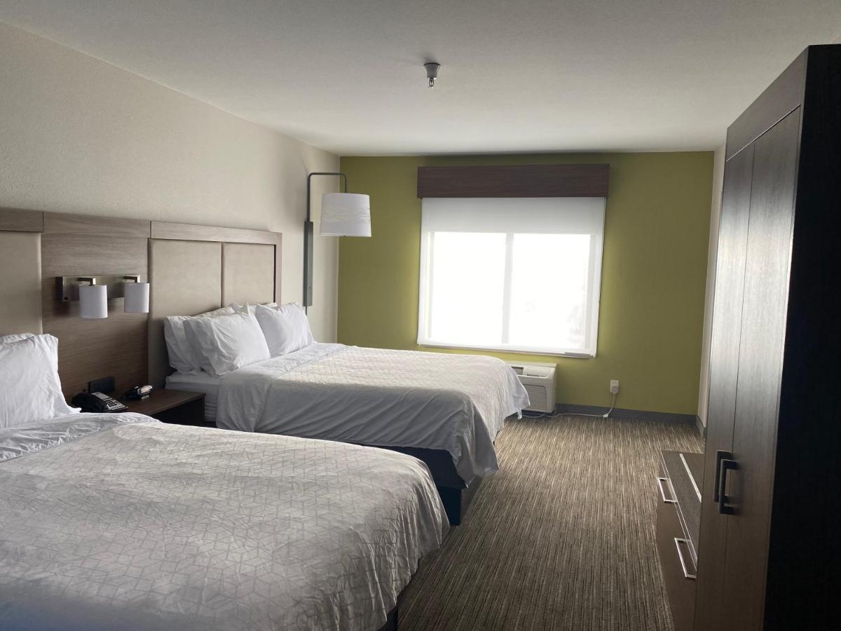 Queen Suite with Two Queen Beds and Spa Bath
