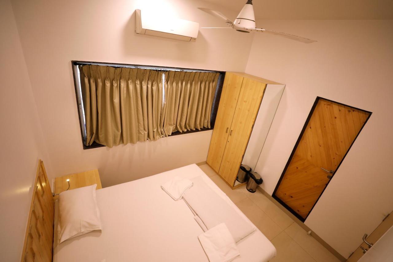 Deluxe Double Room Shower