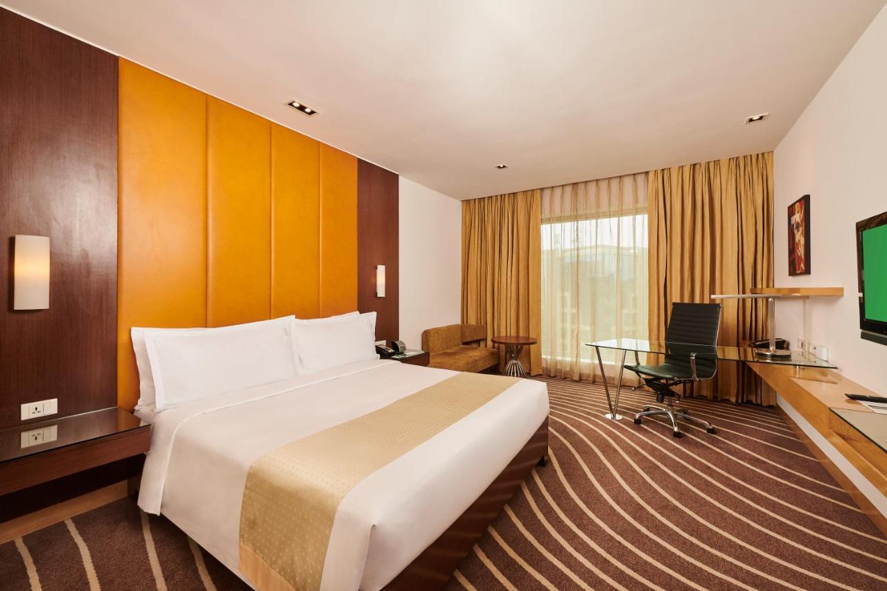 Standard Room with 15% off on Laundry, Dining, Spa, and Airport Transfers and Happy Hour at 72 Bar with buy 1 get 1 free on select beverages from 7pm - 9 PM