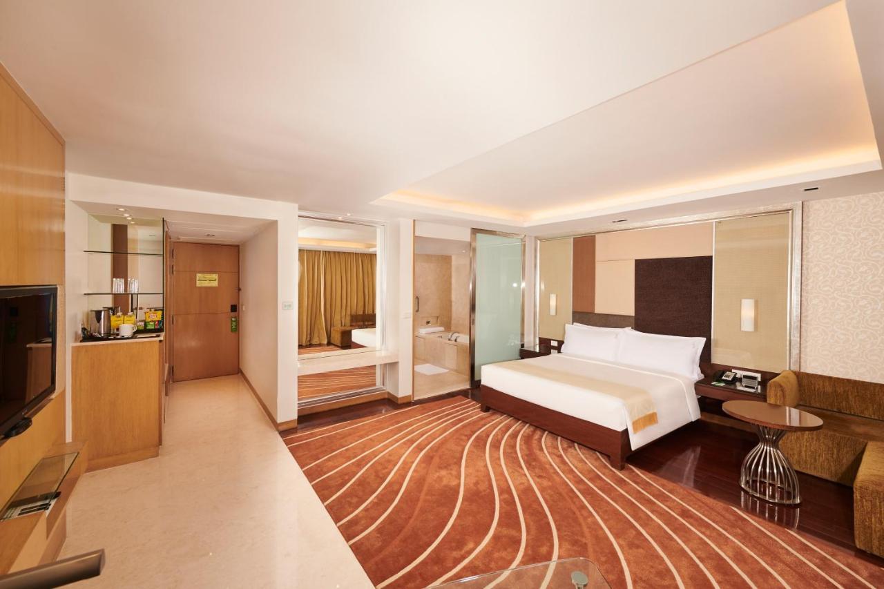 King Suite - Lounge Access with 15% off on Laundry, Dining, Spa, and Airport Transfers and Happy Hour at 72 Bar with buy 1 get 1 free on select beverages from 7pm - 9 PM