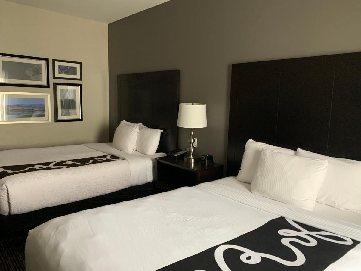 Suite Two Queen Beds Non-Smoking