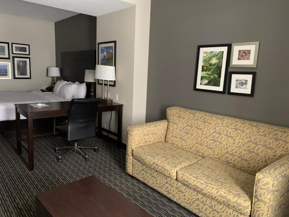 Deluxe King Room Mobility Access or Non-Smoking