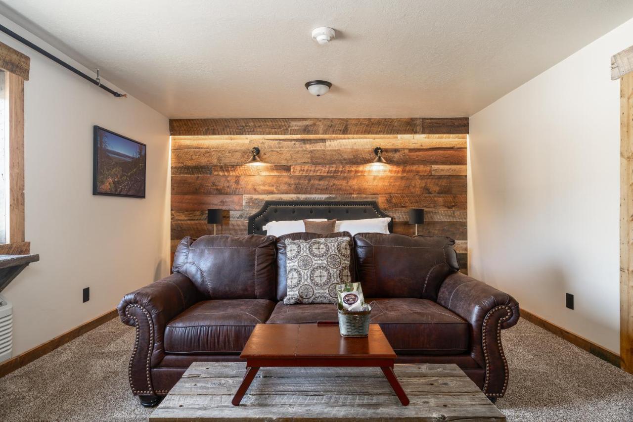 King Studio with Sofa Bed