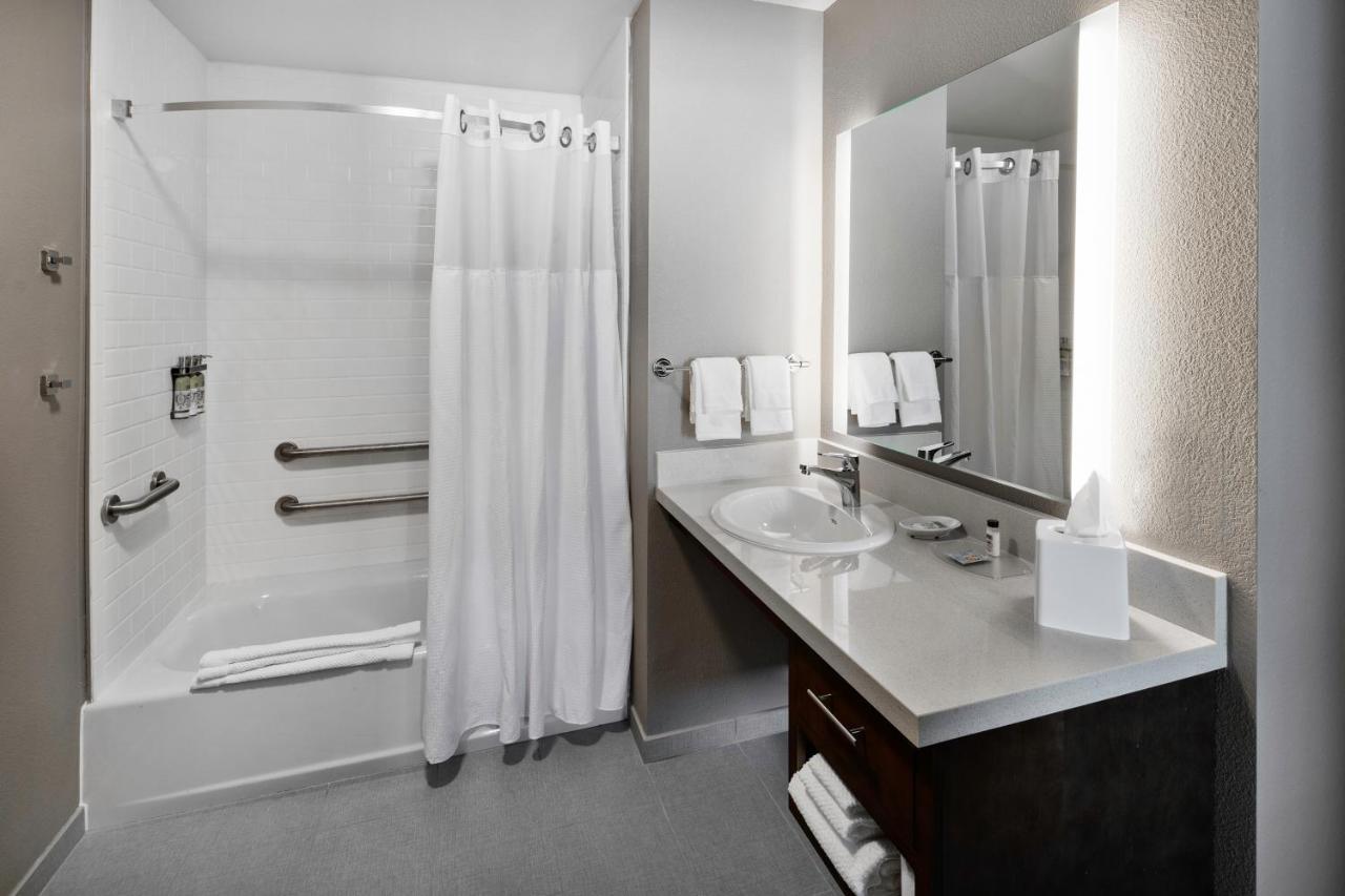 Queen Studio Suite Hearing Accessible