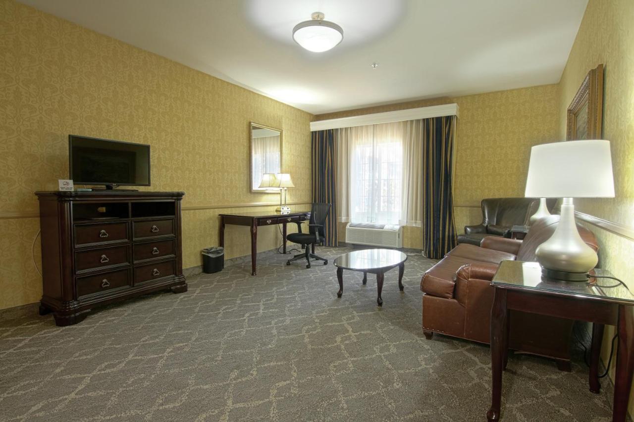 One-Bedroom King Suite - Non-Smoking