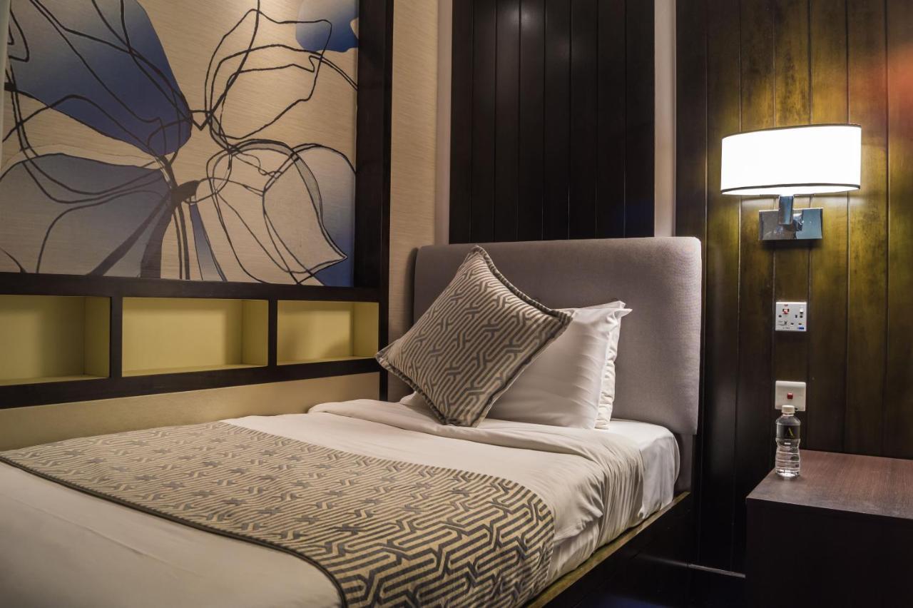 Nap Room Lounge meals Common Shower & Toilet Check 2PM & Check-out 12PM