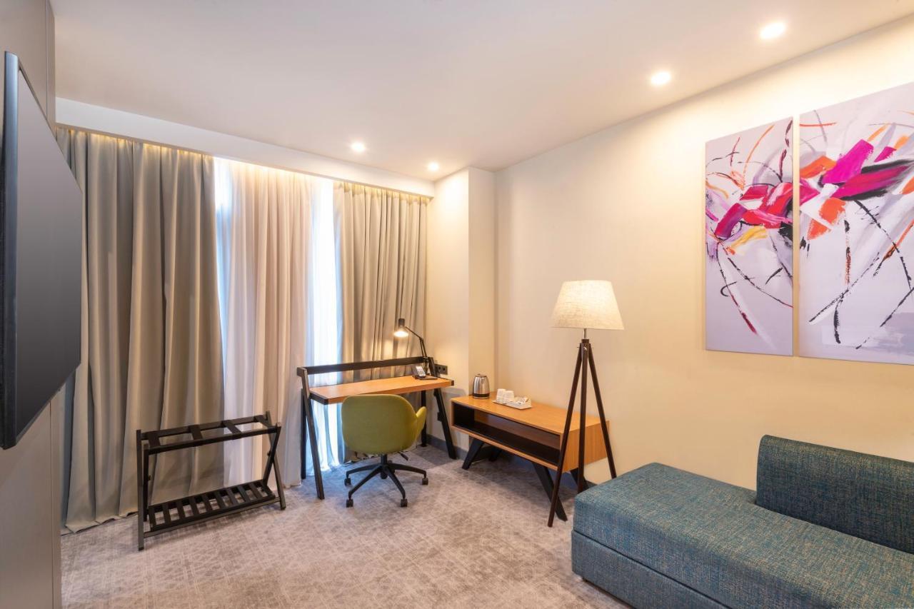One-Bedroom King Suite