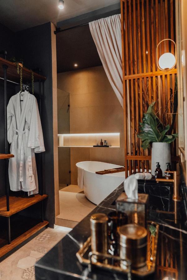 Deluxe Double Room Bath
