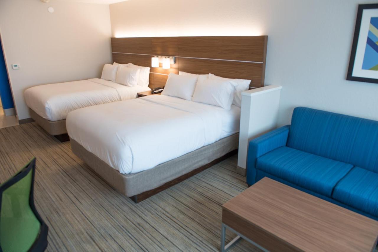 Queen Suite with Two Queen Beds and Sofa Bed