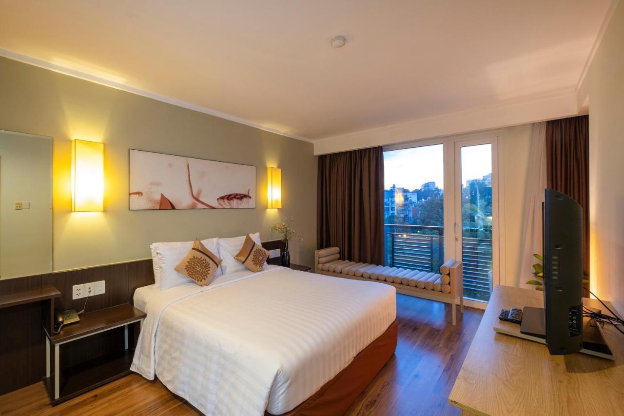 Deluxe Suite Balcony City View