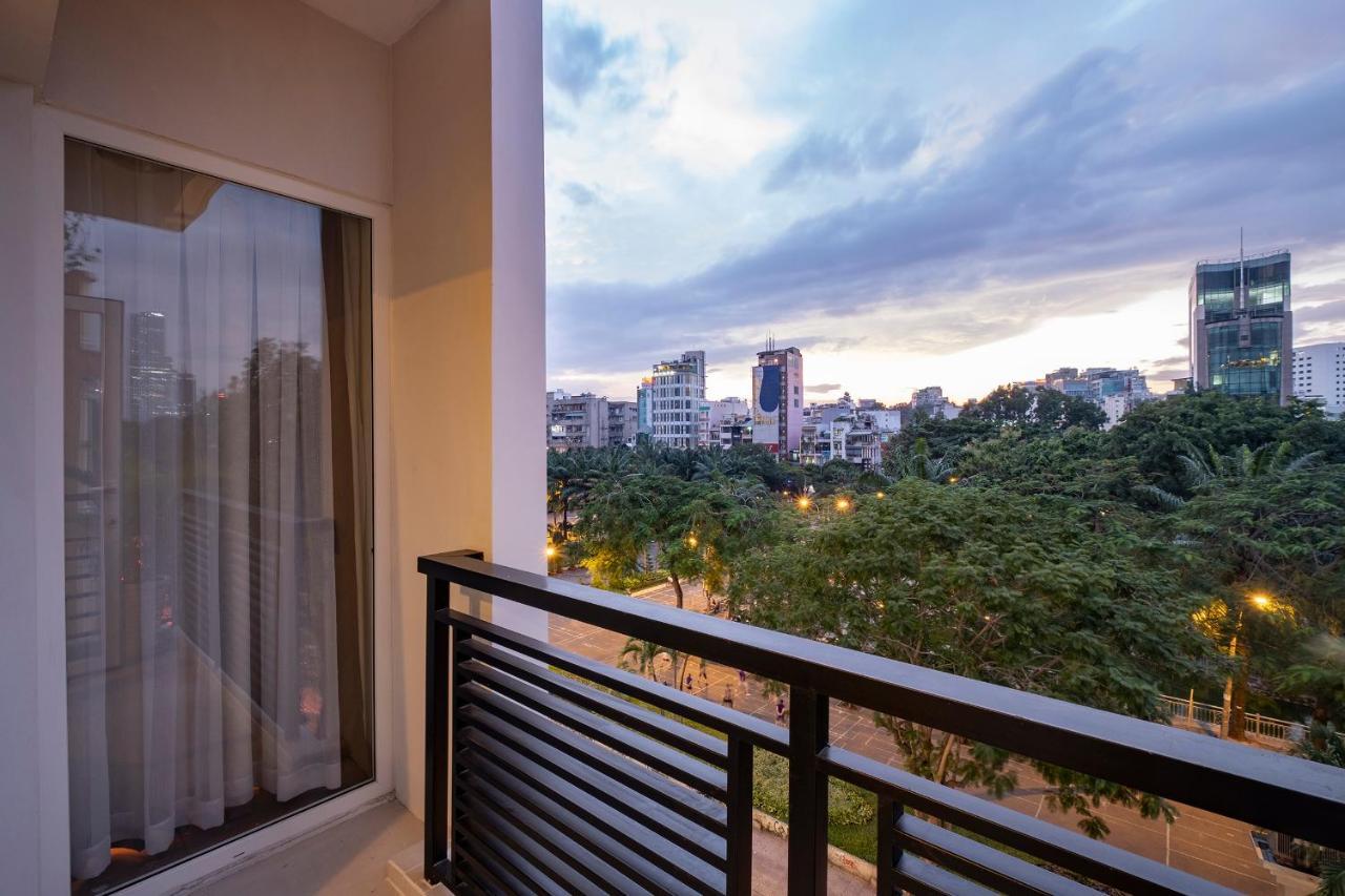 Deluxe Suite Triple balcony city view