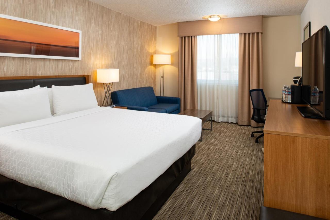 Standard King Room with Bay View