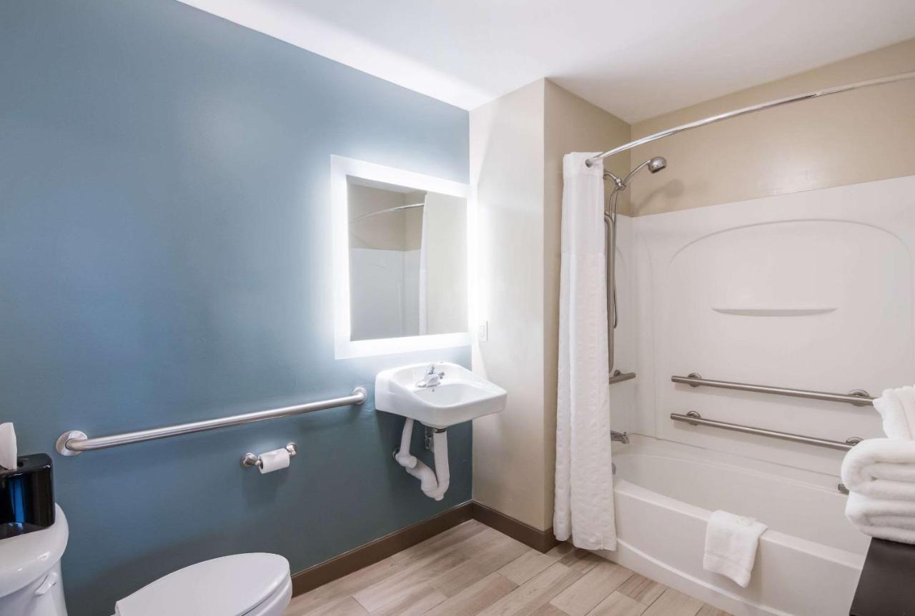 King Suite - Accessible/Non Smoking