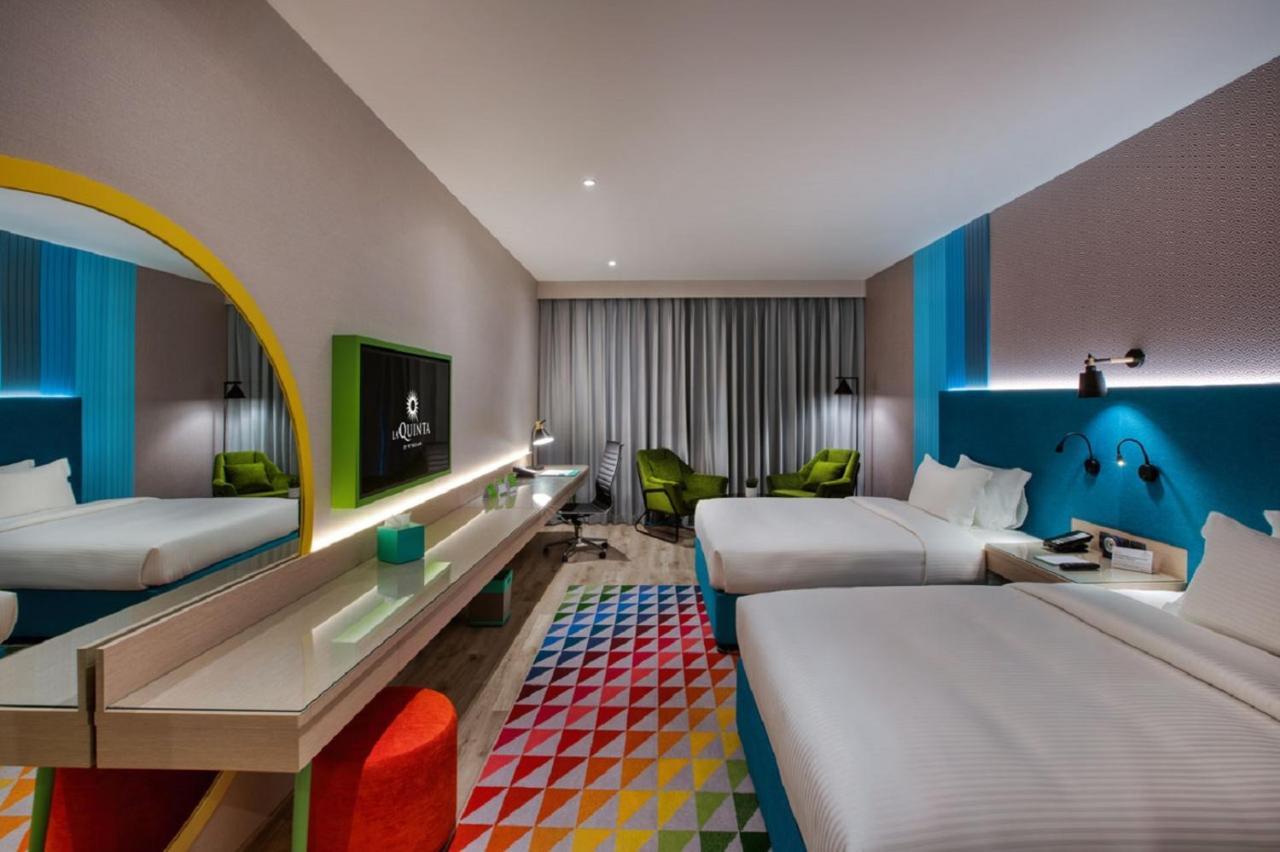 Deluxe Room 2 Twin Beds Complimentary Transfer to La Mer Beach Dubai Mall or Burj Khalifa Metro Station