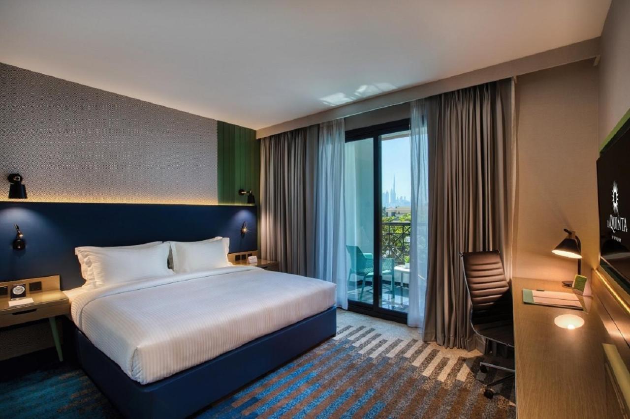 Executive Suite Kitchenette 1 King Bed Complimentary Transfer to La Mer Beach Dubai Mall or Burj Khalifa Metro Station