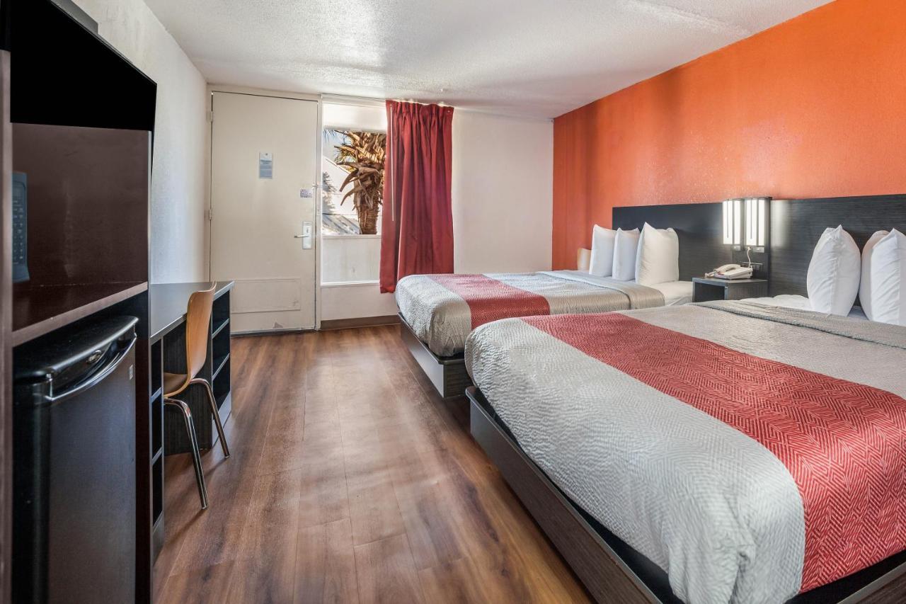 Deluxe Queen Room Two Queen Beds Smoking