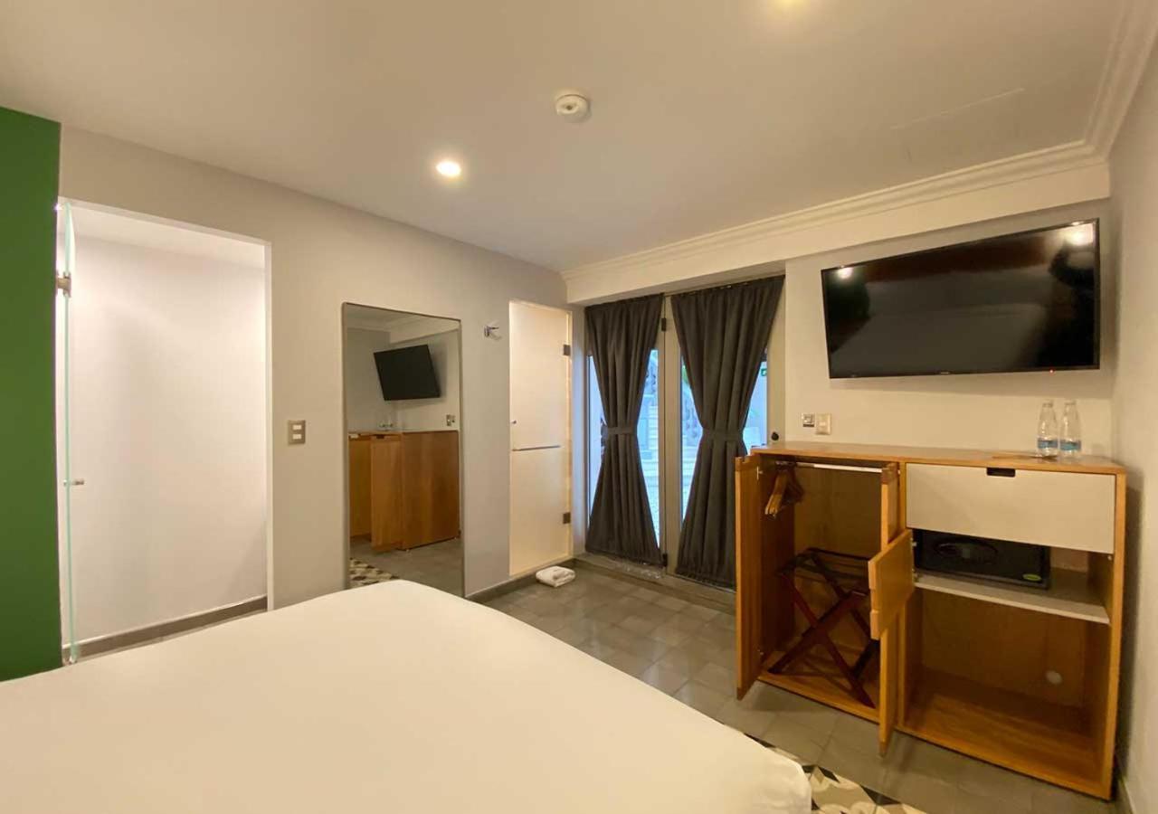 Queen Suite Air Conditioning Non-Smoking