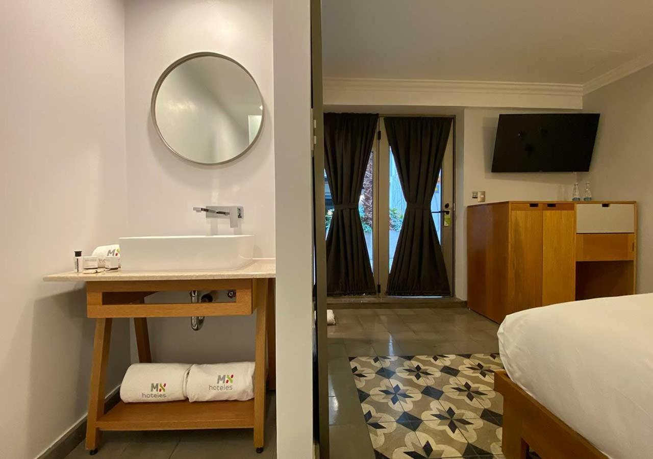 Queen Suite Air Conditioning Non-Smoking