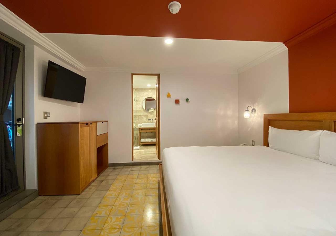 Queen Suite Air Conditioning Non-Smoking