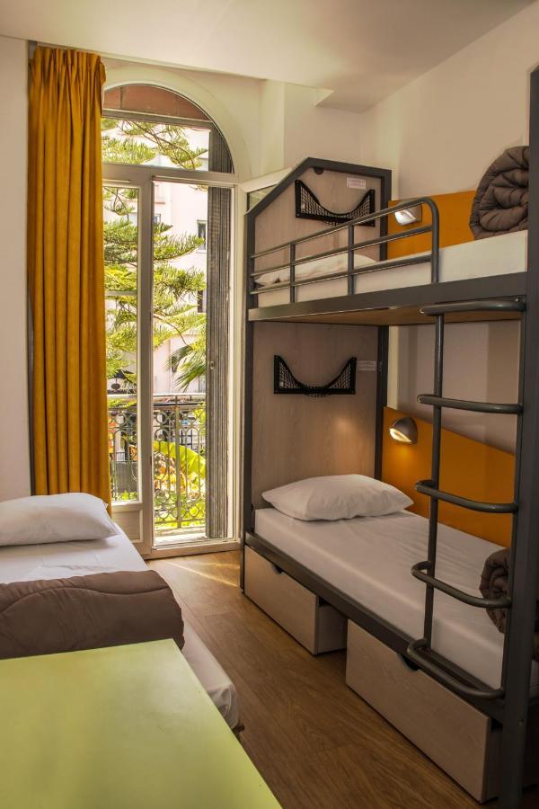 Triple Room Shower – Shared Toilets