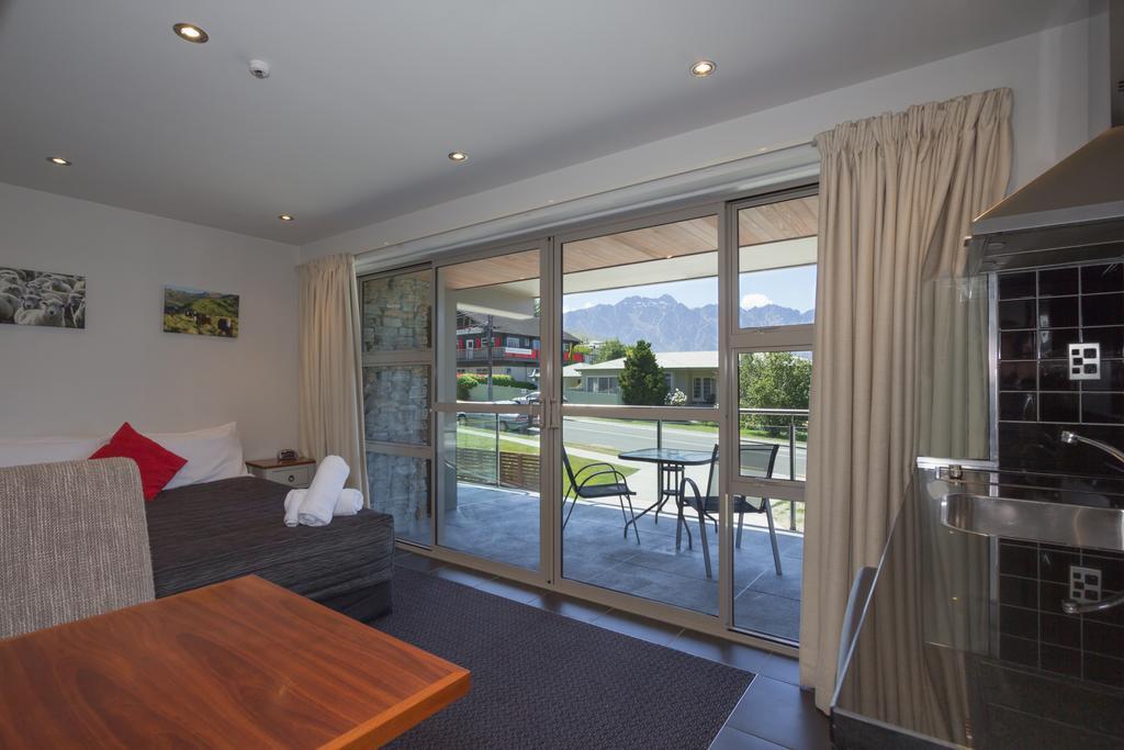 Large Studio with Mountain View
