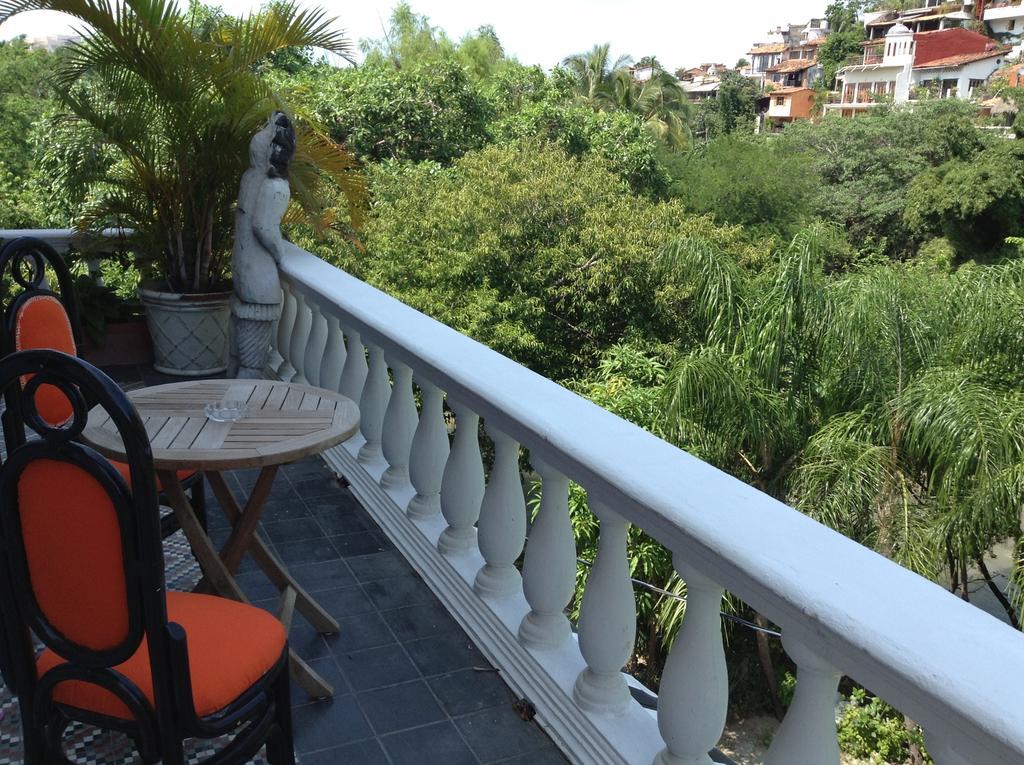 Scarlet Queen Room