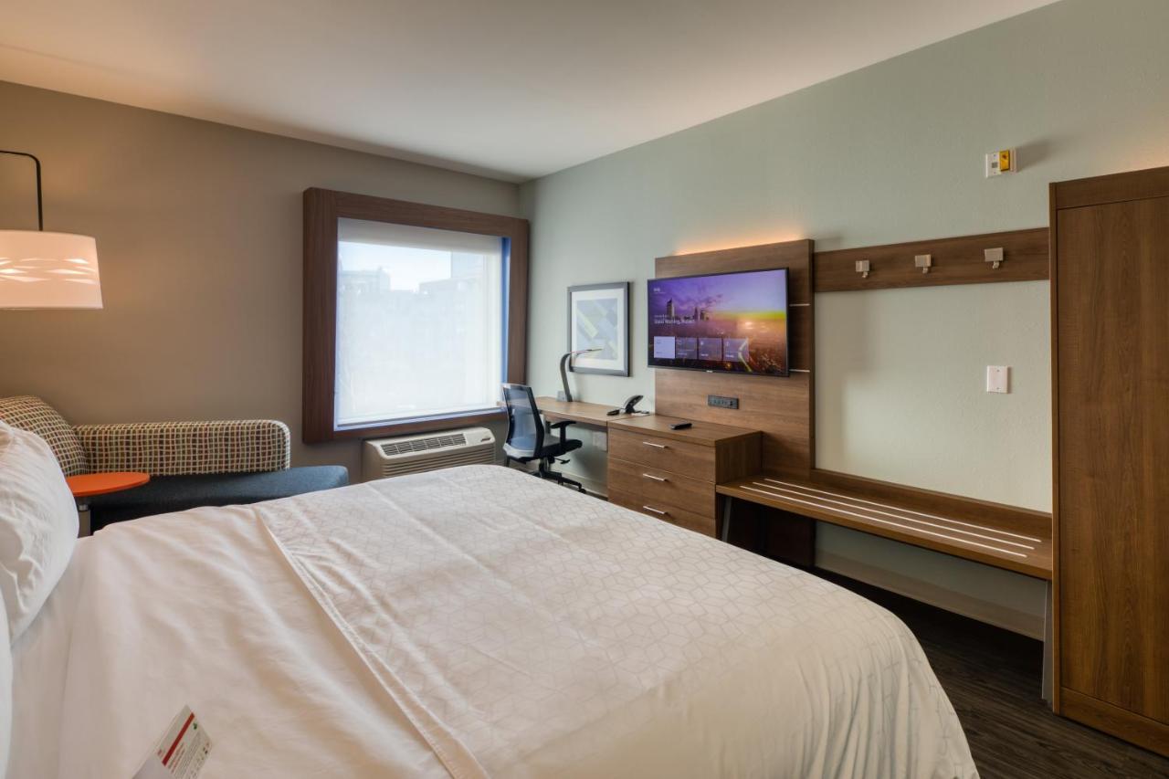 Standard King Room - Communications Accessible