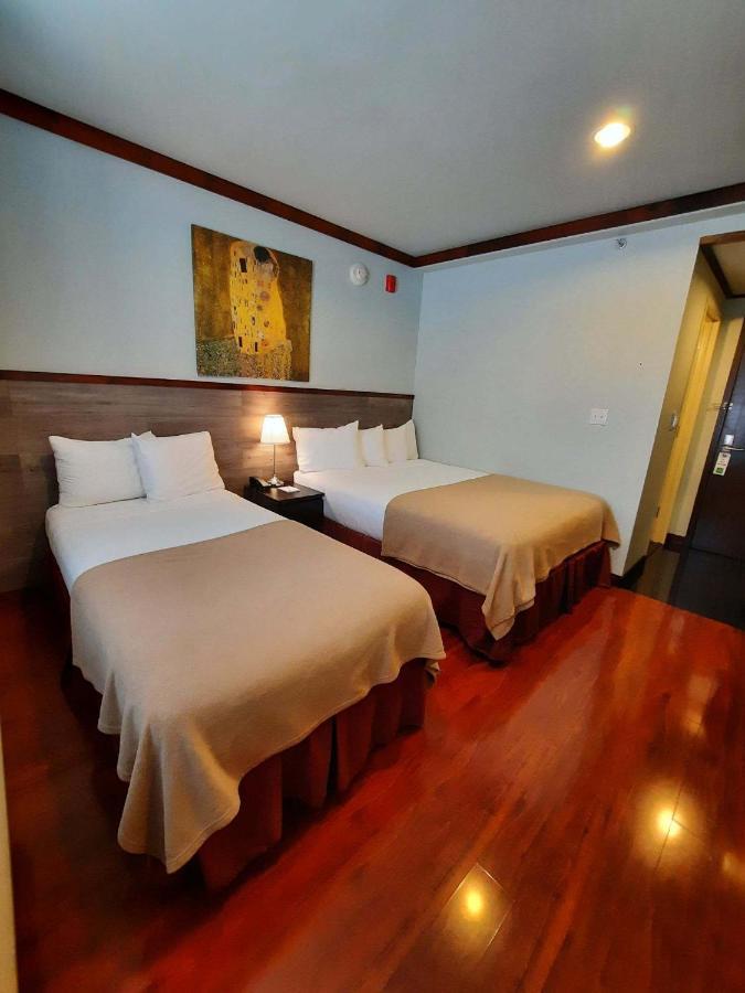 Deluxe Family Suite