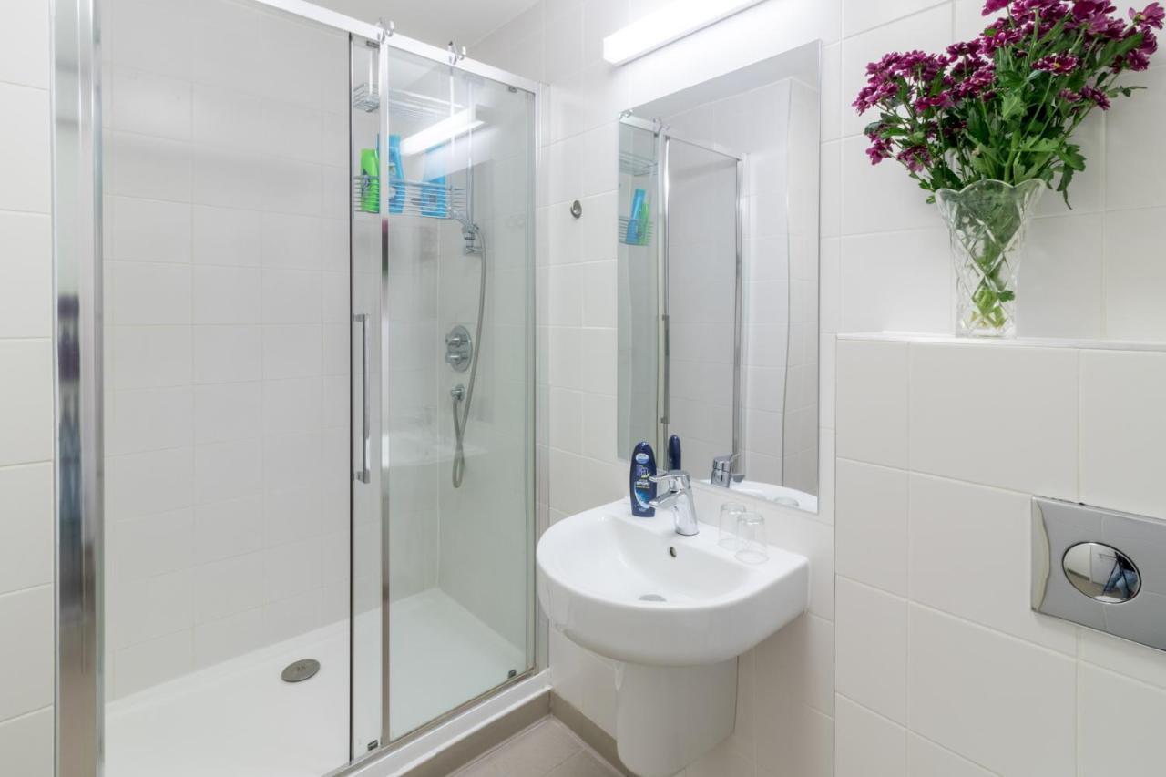 Double or Twin Room Private Bathroom