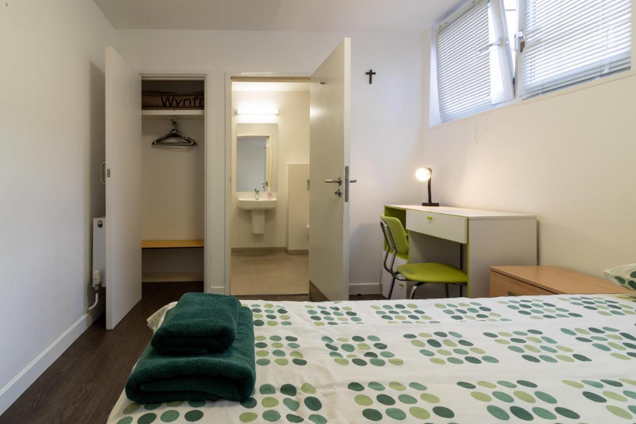 Double or Twin Room Private Bathroom