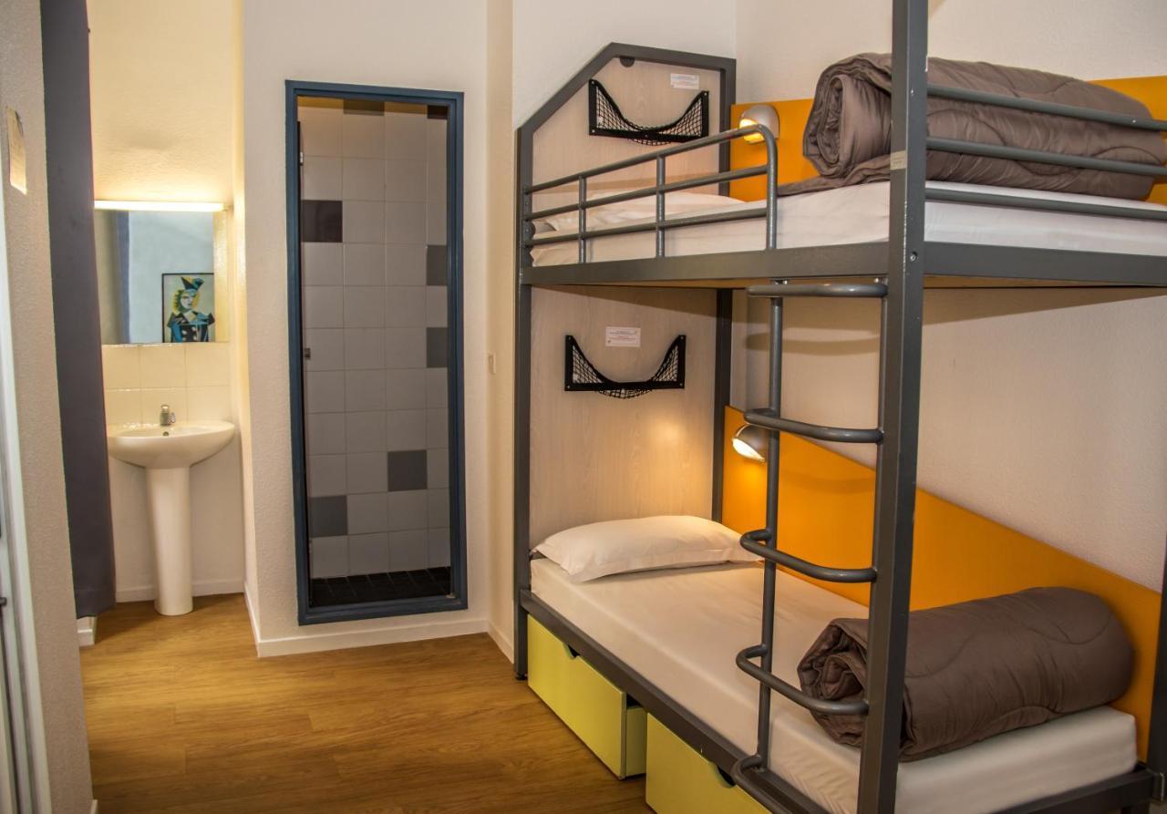 Room 2 bunk beds Ensuite Shower – Shared Toilets
