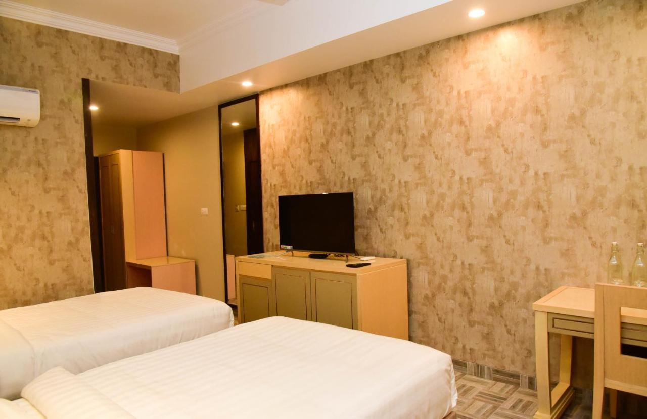 Twin Room,1243709665:JPEG
